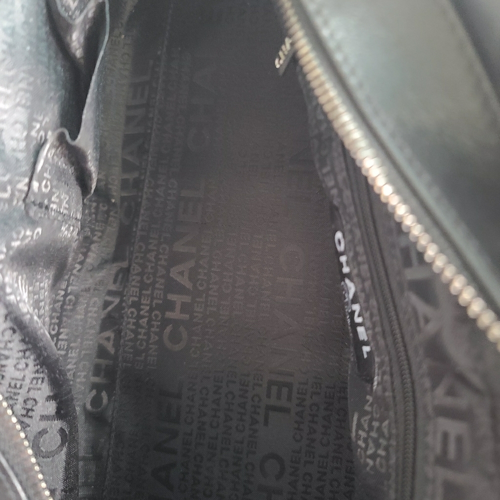 Chanel  hand purse - Picture 2 of 5